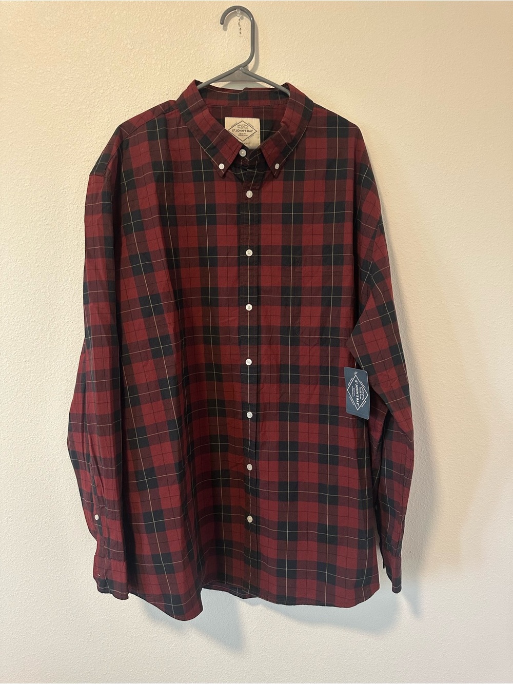 NWT Men’s St. John’s Bay Classic Fit Red Black Plaid Tartan Button Down Shirt